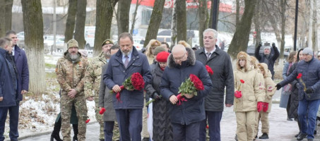 Игорь Комаров почтил память героев-кировчан