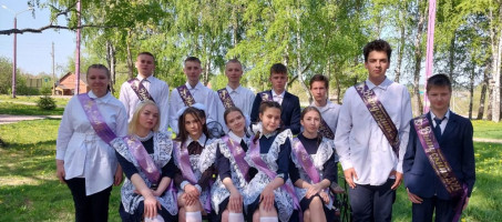Сегодня для 107 выпускников 9-х классов и 29 выпускников 11-х классов общеобразовательных школ Уинского муниципального округа прозвенел «Последний звонок».