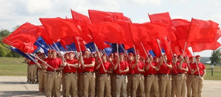 Участники военно-патриотических сборов «Гвардеец» из Пермского края получили часы от полпреда Игоря Комарова