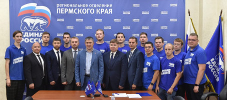 Дмитрий Махонин встретился с волонтерами партии «Единая Россия», вернувшимися из Северодонецка