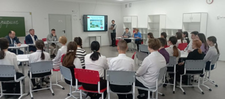 В Уинской школе прошёл парламентский урок «Будущие лидеры своей страны»