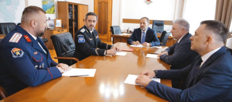 Полпред Игорь Комаров провел рабочую встречу с казачьими атаманами